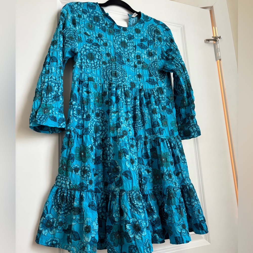 A gorgeous blue dress for all weather and very comfotable!